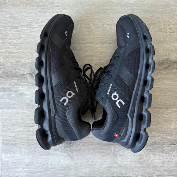ON Women’s CLOUDRUNNER Black Waterprroof Running Shoe Size 7 - Picture 9 of 11